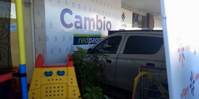 Delincuentes intentaron copar un local de cobranza