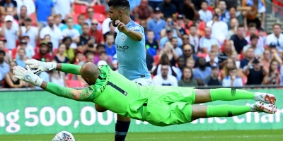 Agero aprovecha la falta de rodaje del Chelsea de Sarri