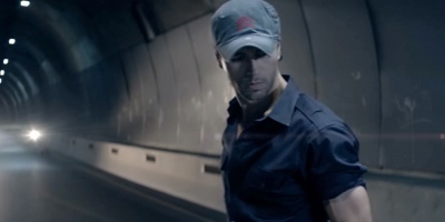 Enrique Iglesias emociona a seguidores en ciudad mexicana