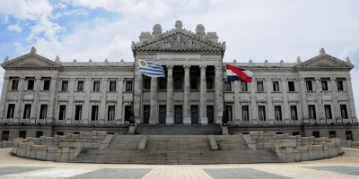 Oficialismo sanciona ley para votar desde el exterior