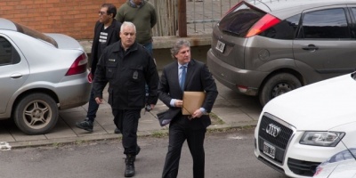 Exvicepresidente argentino niega cargos por cohecho y se declara "perseguido"