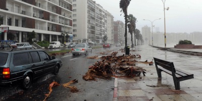 Persiste alerta roja por vientos muy fuertes para el Este