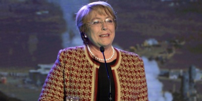 Bachelet dice que ve la econom�a chilena "debilucha" con Gobierno de Pi�era