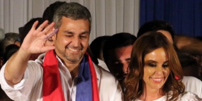 Abdo Bentez promete una "vida digna" para indgenas de Paraguay