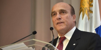 Martnez considera "extremo" y "rebuscado" que lo vinculen con la polmica de la AUF