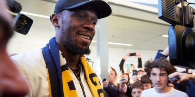 Usain Bolt llega a Australia para probarse en un equipo de ftbol