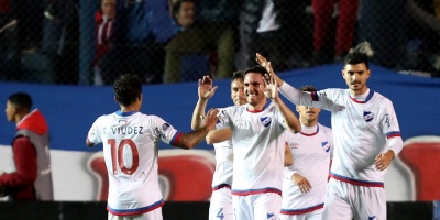 Nacional gana y continua l�der del Clausura