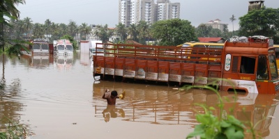 Aumenta a 370 la cifra de muertos por las inundaciones en el sur de la India