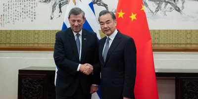 Uruguay firma acuerdo para atraer inversi�n china en infraestructuras