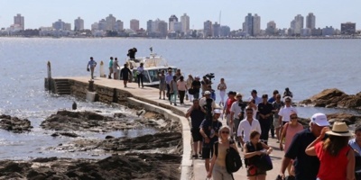 Comuna fernandina celebra devolucin de impuestos a turistas extranjeros