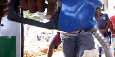 Desde el mi�rcoles bajar�n IMESI a combustibles en el Litoral