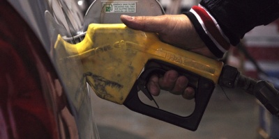 Reducen impuestos a combustible en frontera con Argentina