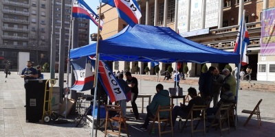 Adeom instal� carpa previo a reuni�n con Mart�nez
