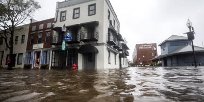 Florence deja cinco muertos y "causa estragos" en Carolina del Norte