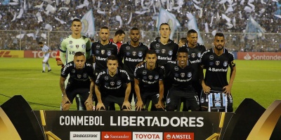 Gremio vence a Atl�tico Tucum�n y pone un pie en semifinales