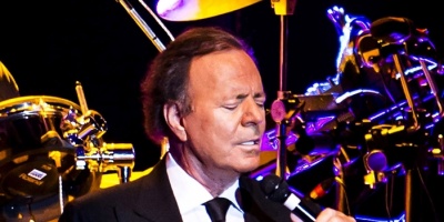 Julio Iglesias cumple 75 a�os entre la incertidumbre sobre su carrera