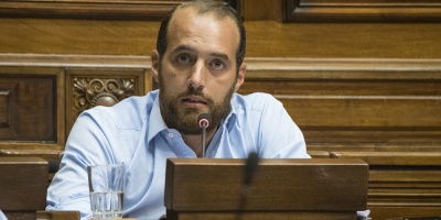 Amado quiere crear un espacio social-democr�ta e inicia contactos con Mieres y Valenti