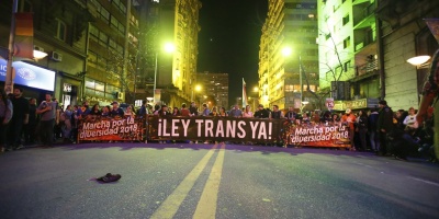 Miles de personas en la Marcha de la Diversidad por la Avenida 18 de Julio