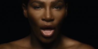 Serena canta en toples contra el c�ncer de mama
