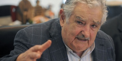 Mujica pidi� que los padres "asuman su responsabilidad" y reclam� apoyar a los maestros
