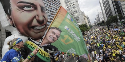 Bolsonaro vuelve a subir y aumenta distancias con Haddad, seg�n nuevo sondeo