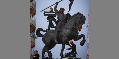Greenpeace enmascar� estatua argentina de El Cid para alertar de poluci�n