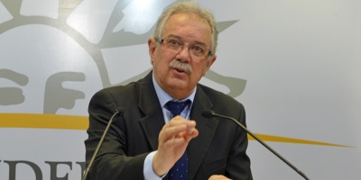 Men�ndez espera que en octubre se apruebe reforma de la Caja Militar