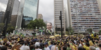 Hijo de Bolsonaro se convierte en diputado m�s votado de historia de Brasil