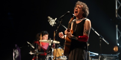 Moska pide uni�n ante "fascismo" al ritmo de rock