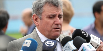 Valdez denunci� la existencia de un plan para que renunciara a la AUF