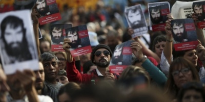Anarquistas ocupan embajada argentina en Grecia, por el pueblo Mapuche y Santiago Maldonado