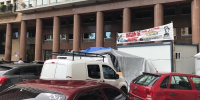 Intendente Orsi visit� a los tres funcionarios del gas por ca�er�a que realizan huelga de hambre