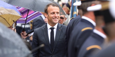 Macron favorable a la posibilidad de que haya polic�as en las escuelas