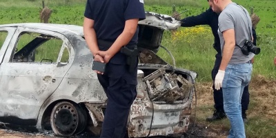 Encontraron incendiado el auto utilizado para el robo a cajero de San Bautista 