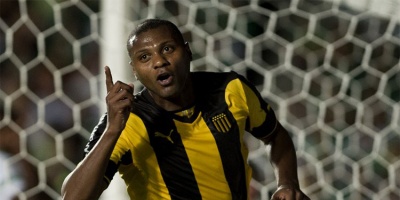 Pe�arol busca acercarse a la punta en un duro cruce ante Danubio en Jardines