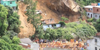 Sube a 15 el n�mero de muertos por deslizamiento de tierra en R�o de Janeiro