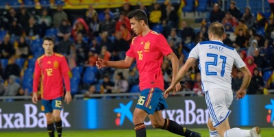 Brais Mndez debuta con gol y saca del atasco a Espaa