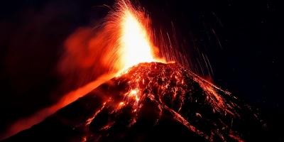 Cientos de personas evacuadas por fuerte erupcin volcn de Fuego Guatemala