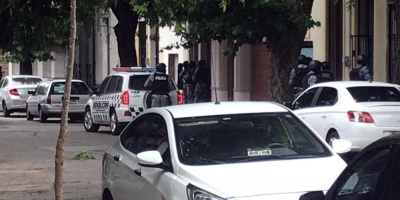 Un atrincherado en Goes tras allanamiento de la Polica