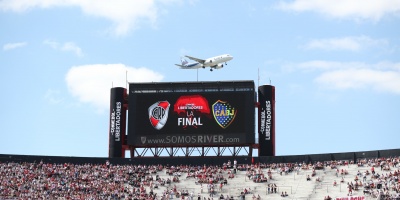 Hinchas de River atacaron el mnibus que trasladaba a los jugadores de Boca