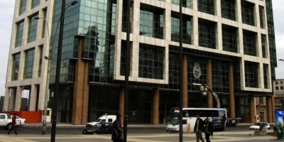 Ejecutivo elabora proyecto de ley para reducir directores en entes pblicos