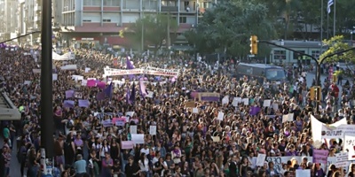 Mujeres argentinas realizan un paro nacional para repudiar la violencia machista