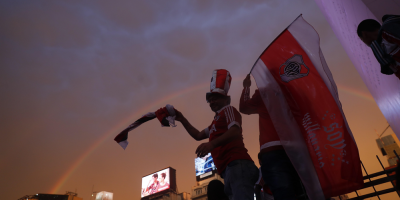 Polica desaloja festejos en Buenos Aires por violencia de hinchas de River