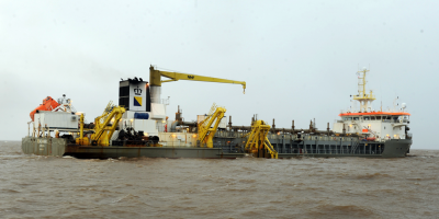 Avanzan con el dragado del canal Martn Garca