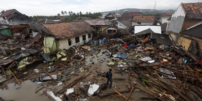 Elevan a 281 los muertos y 1.016 los heridos por un tsunami en Indonesia