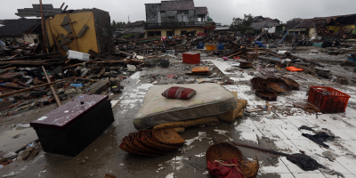 Elevan a 429 los muertos en el tsunami de Indonesia