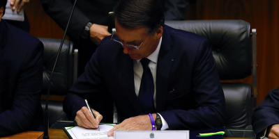 Bolsonaro firma decreto con aumento del 4,61 % del salario mnimo para 2019