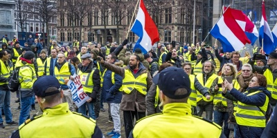 El Gobierno francs endurece su posicin hacia "chalecos amarillos" an movilizados