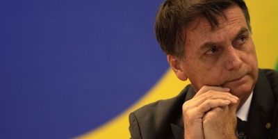 Bolsonaro admite "desconocimiento" y le deja la economa al ministro Guedes