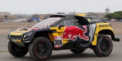Loeb recupera sensaciones con su triunfo en coches en segunda etapa del Dakar
